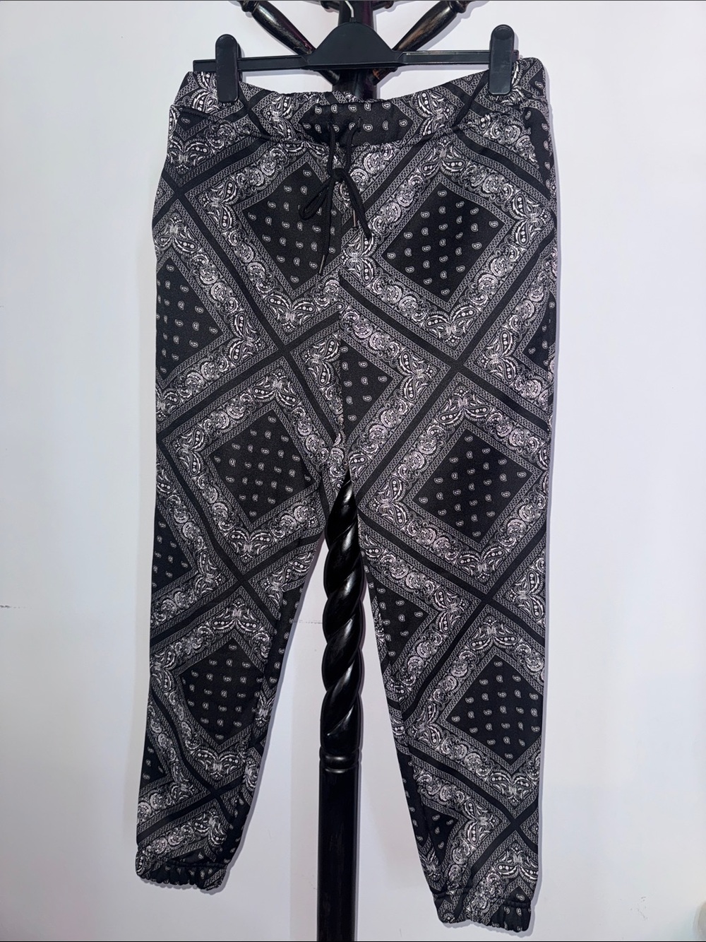 JACKSON Black Bandana-Print Jogger Pants 32i33T